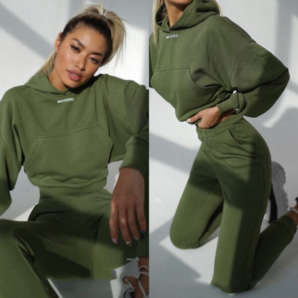 Sports and leisure suits - Image 4